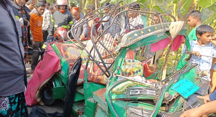 শেরপুরে বাসচাপায় অটোরিকশার ৬ জন নিহত